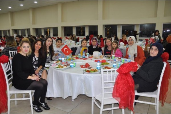 MHP’Lİ KADINLAR 8 MART’I KUTLADI