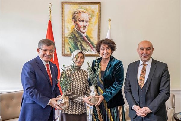 SOYER, DAVUTOĞLU’NU AĞIRLADI