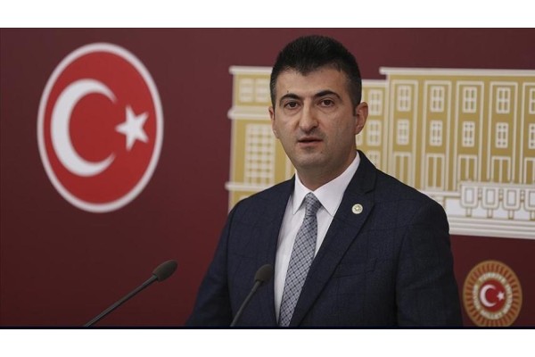 AK Parti'ye katıldı