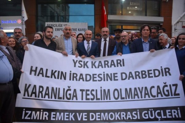 SOYER’DEN DEMOKRASİ NÖBETİ’NE DESTEK