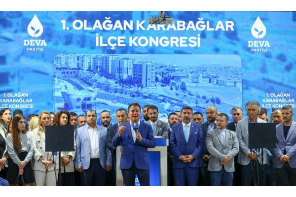 Babacan, İzmir'de partililerle buluştu