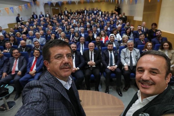 NİHAT ZEYBEKCİ: “İZMİR’DE 20’DEN FAZLA İLÇEYİ ALIRIZ”