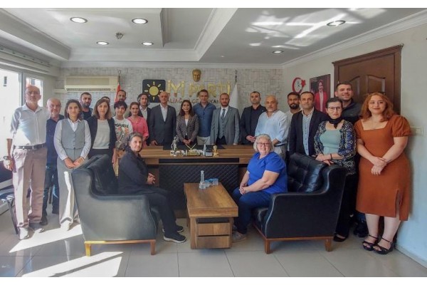 Ümit Özlale, “İzmir çok kan kaybediyor”