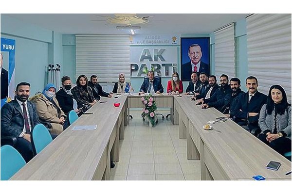 AK PARTİ’DE İLÇE YÖNETİMİ İSTİFA ETTİ