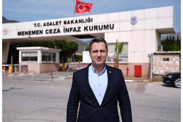 Tutukluları ziyaret etti