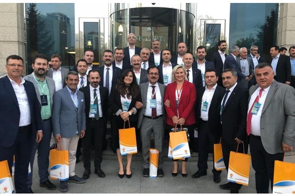 AK PARTİ İLÇE BAŞKANLARI ANKARA'DA BİR ARAYA GELDİ