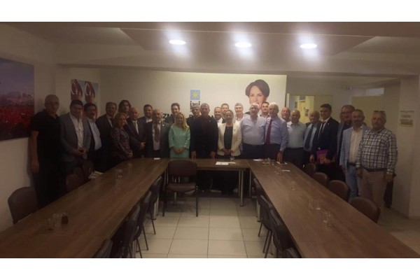 İYİ PARTİ'DE İLÇE BAŞKANLARI BULUŞTU