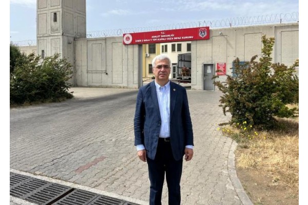 CHP’li Uzun: “Vatandaşıyla nizalı Cumhurbaşkanı!”