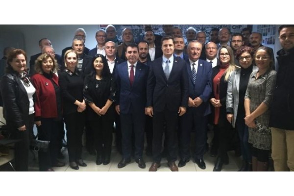 İLÇE BAŞKANLARIYLA ‘YERELDE İTTİFAK’ HAKKINDA GÖRÜŞTÜ