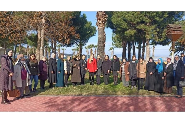 AK KADINLAR, KADIN MUHTARLARLA BİR ARAYA GELDİ