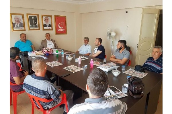 YENİ ÜYELERE ROZETLERİ TAKILDI