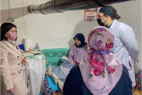 İYİ’LİK ELİ SAĞLIK EKİBİ ÇALIŞMALARINA DEVAM EDİYOR