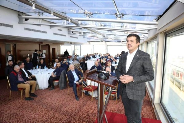 “İZMİR GELİŞİM DALGASINDA SÖRF YAPMALI”