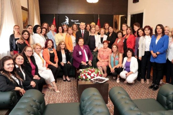 CHP’li kadınlardan Kılıçdaroğlu’na ziyaret