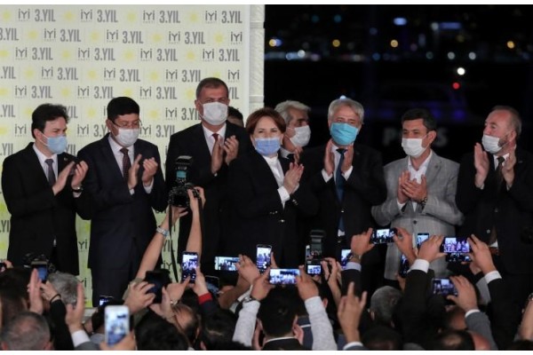 İYİ PARTİ 3. YIL DÖNÜMÜNÜ İZMİR’DE KUTLADI