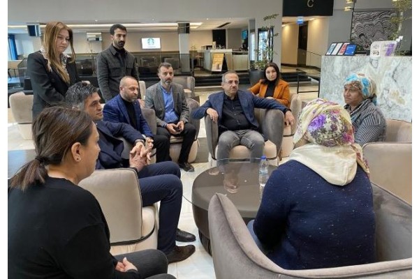 Aliağa’daki depremzedeleri ziyaret ettiler