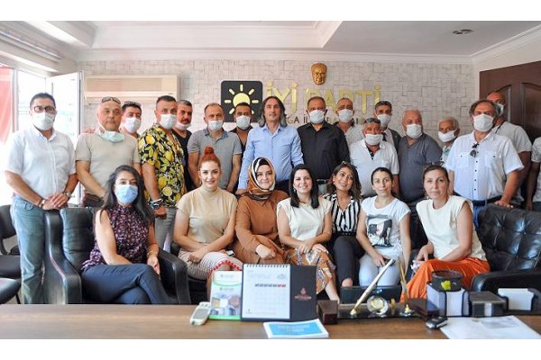 İYİ PARTİ BAYRAMLAŞTI