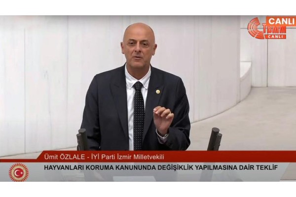 Özlale: “Köpeğin bile fakirine tahammülünüz yok"