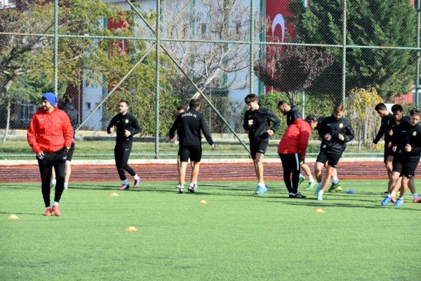 ALİAĞASPOR FK, İLK DEVREDE NAMAĞLUP LİDER