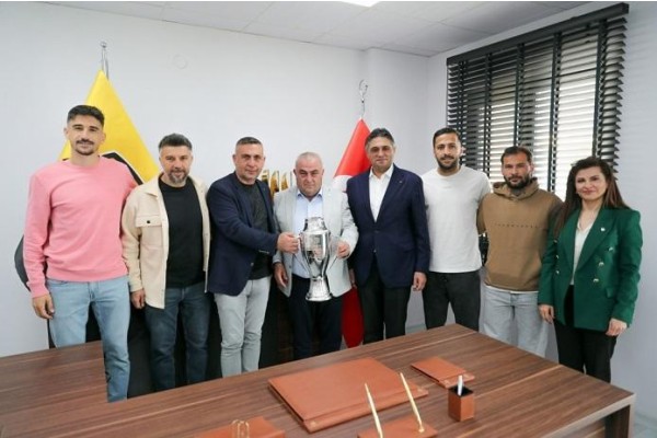 Aliağaspor FK, şampiyonluk kupasını aldı