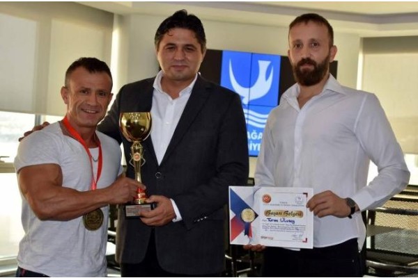 ŞAMPİYONDAN BAŞKAN ACAR’A ZİYARET