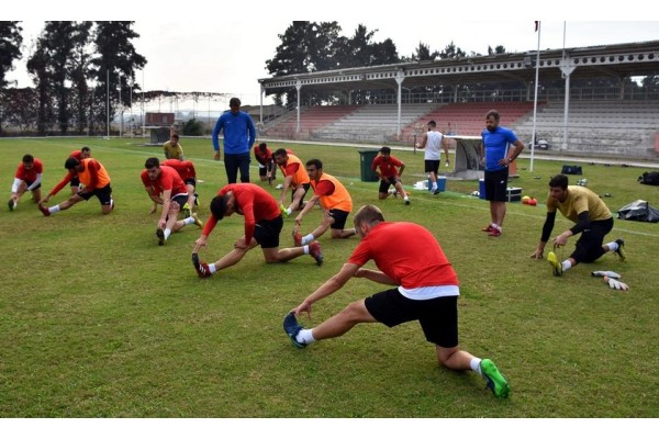 ALİAĞASPOR FK SANDIKLISPOR DEPLASMANINA HAZIRLANIYOR