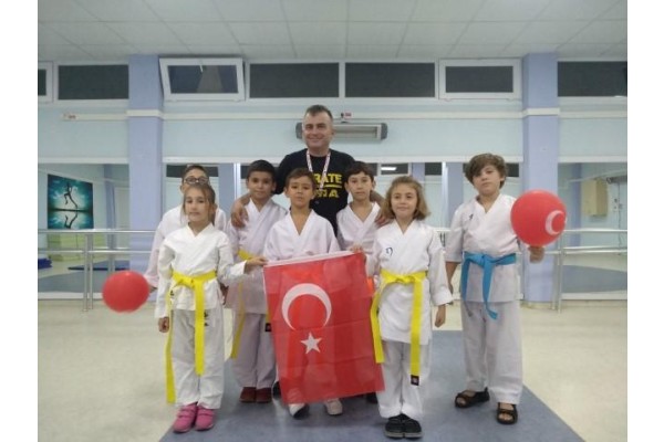 DÜNYA ÇOCUK GÜNÜ’NÜ ANTRENMANLA KUTLADILAR