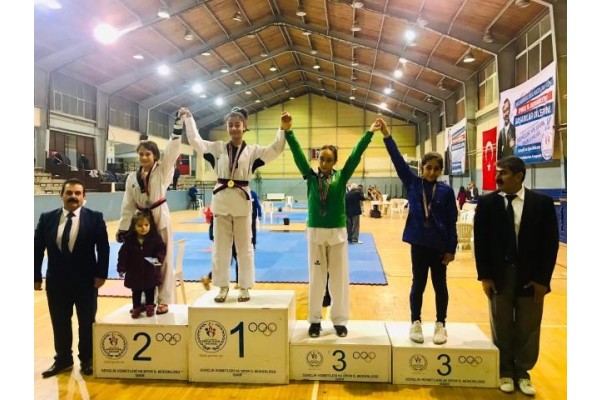 MİNİKLER ŞAMPİYONADAN ALTIN MADALYAYLA DÖNDÜ