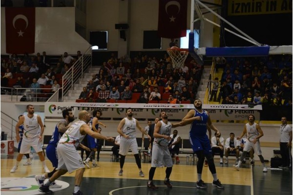 PETKİM SPOR ZİRVE YARIŞINI SÜRDÜRÜYOR