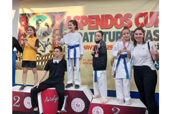 Milli sporcularla yarıştılar