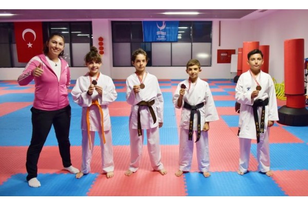 Şampiyonadan 4 madalya ile döndüler