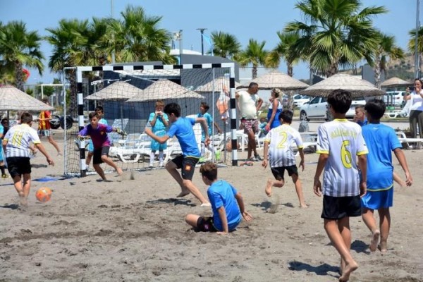 AĞAPARK’TA PLAJ FUTBOL ŞENLİĞİ