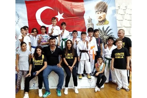 KARATEDE MADALYA YAĞMURU