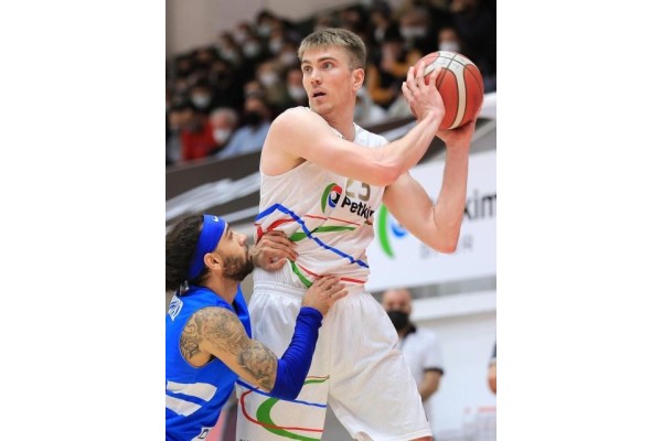 Gladyatör yuvada kaldı