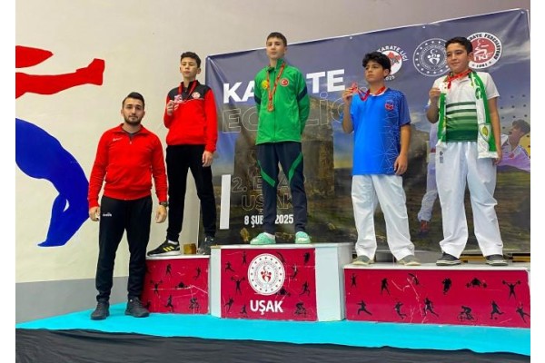 Karatecilerden iki madalya birden