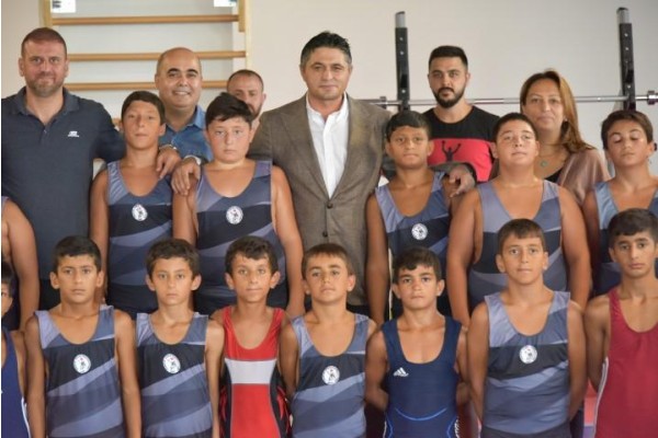 ACAR'DAN MİLLİ GÜREŞÇİLERE ZİYARET