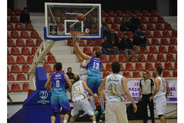 PETKİM SPOR 9. GALİBİYETİNİ ALDI: 72-64