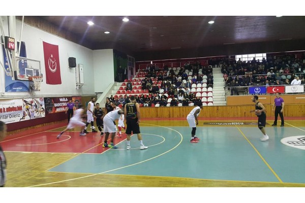 MUĞLA ORMAN:71 –  PETKİM SPOR: 81