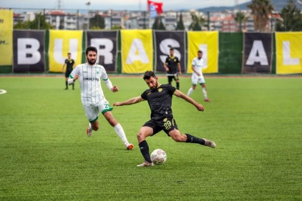 Aliağaspor FK, şampiyonluk yarışını sürdürüyor