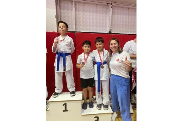 Karatecilerden 9 madalya