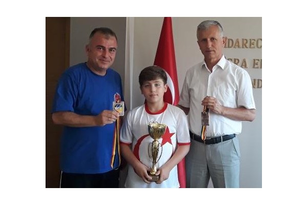 KAYMAKAM ÇETİN’DEN ŞAMPİYONA ÖDÜL