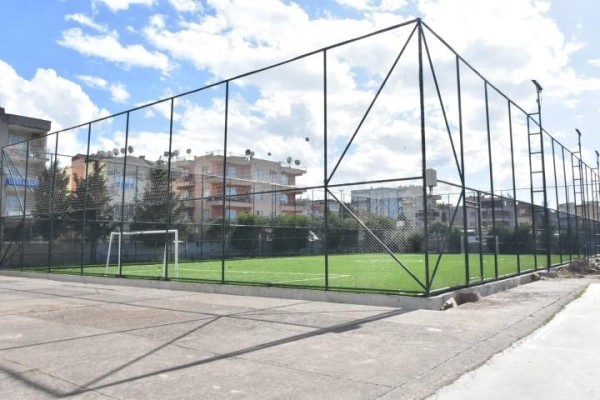 ALİAĞA’YA 8 YENİ HALI SAHA