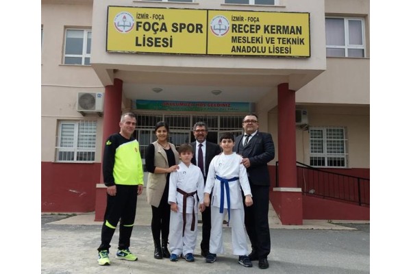 MİNİK KARATECİLERİ ÖRNEK GÖSTERDİ