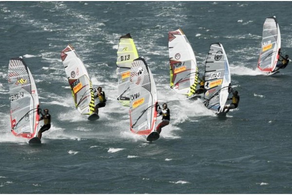 SÖRF YARIŞLARI YENİ ŞAKRAN’DA DÜZENLENECEK