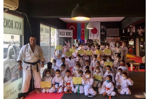 KARATECİLER KUŞAKLARINA KAVUŞTU