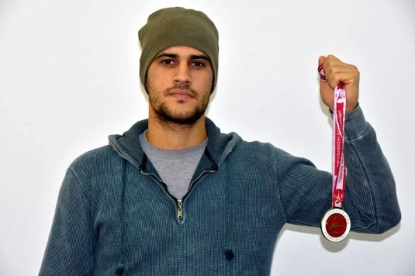 ALİAĞALI BOKSÖR TÜRKİYE ŞAMPİYONU OLDU