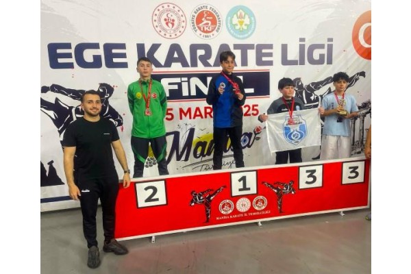 Genç sporcular madalyalarla döndü