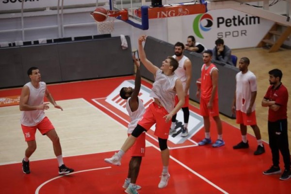 PETKİMSPOR, BAHÇEŞEHİR DEPLASMANINDA ÇIKIŞ ARAYACAK