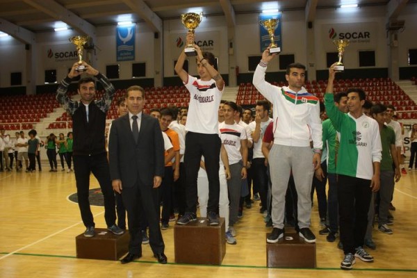 GENÇ SPORCULAR MADALYA VE KUPALARINA KAVUŞTU