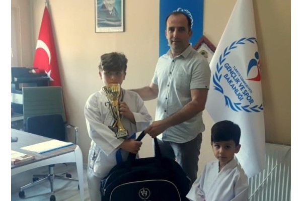 MİNİK KARATECİLERDEN ZİYARET